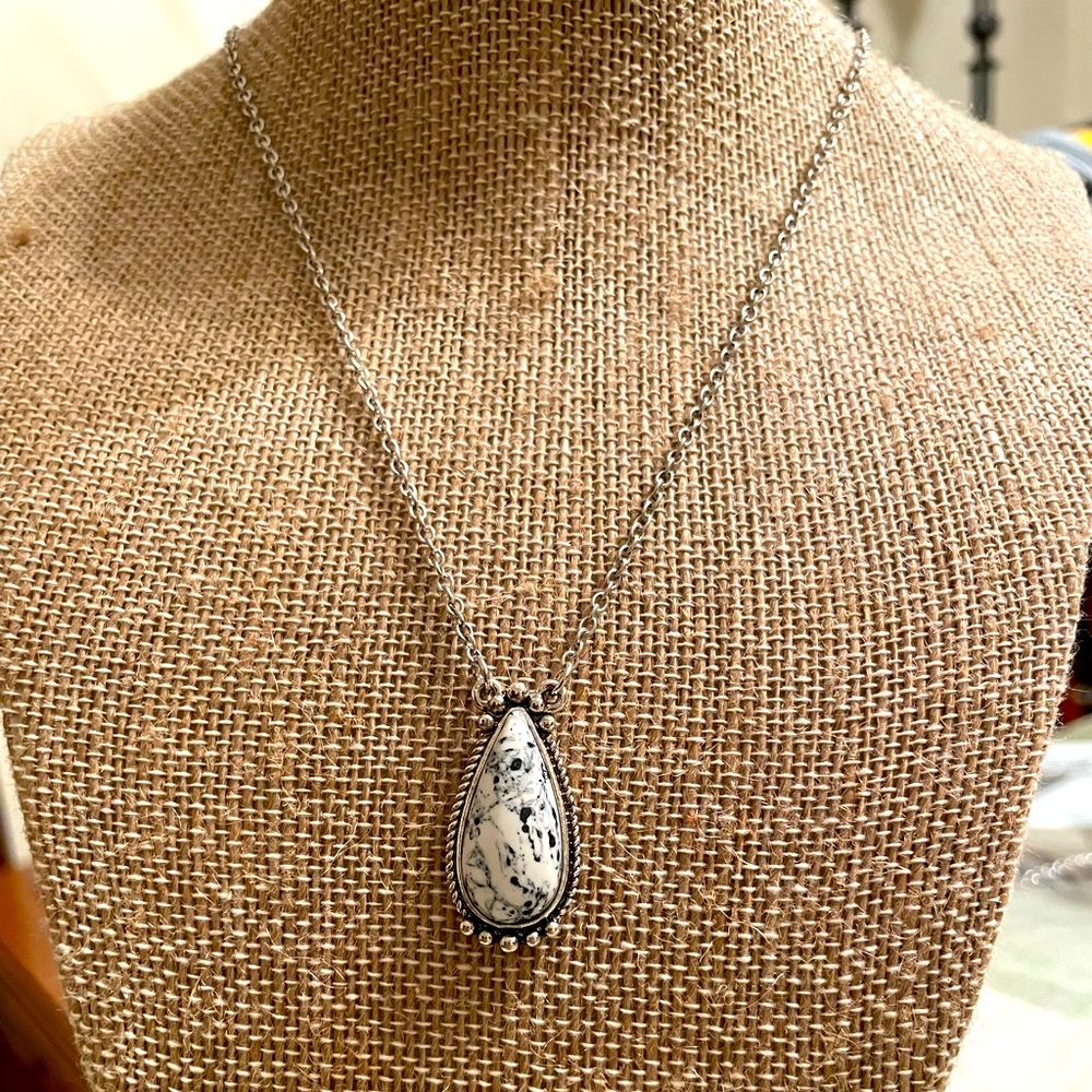 Howlite Byers Teardrop Silver-tone Necklace